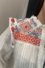 Cargar imagen en el visor de la galería, Blusa Londres
