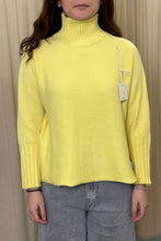 Cargar imagen en el visor de la galería, Jersey Miriam Amarillo
